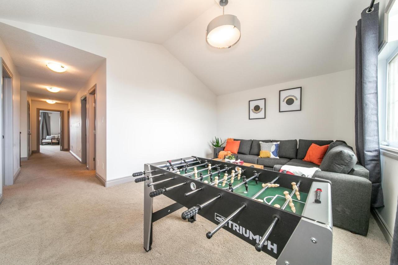 Lakeview Luxury Home - Double Garage Parking - Foosball Table - King Beds - Fast Wi-Fi -Free Netflix Edmonton Kültér fotó