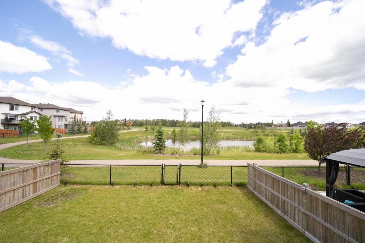 Lakeview Luxury Home - Double Garage Parking - Foosball Table - King Beds - Fast Wi-Fi -Free Netflix Edmonton Kültér fotó