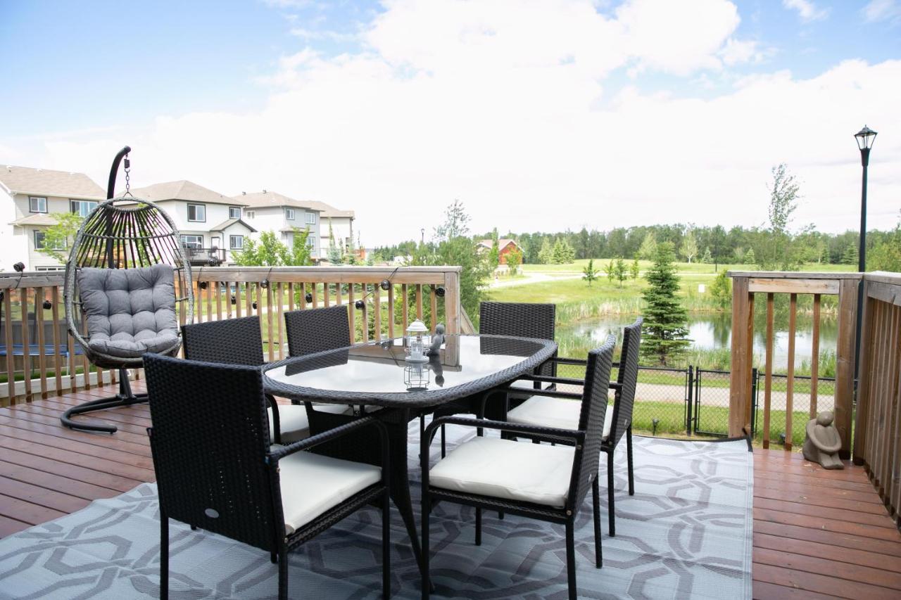 Lakeview Luxury Home - Double Garage Parking - Foosball Table - King Beds - Fast Wi-Fi -Free Netflix Edmonton Kültér fotó