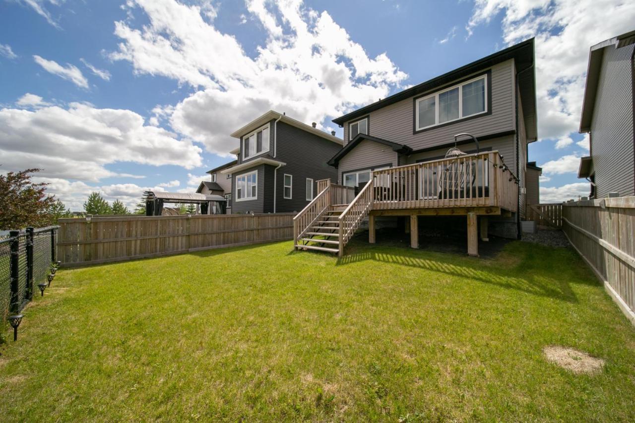 Lakeview Luxury Home - Double Garage Parking - Foosball Table - King Beds - Fast Wi-Fi -Free Netflix Edmonton Kültér fotó