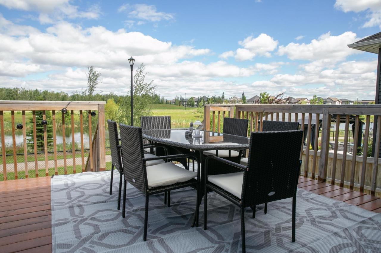 Lakeview Luxury Home - Double Garage Parking - Foosball Table - King Beds - Fast Wi-Fi -Free Netflix Edmonton Kültér fotó